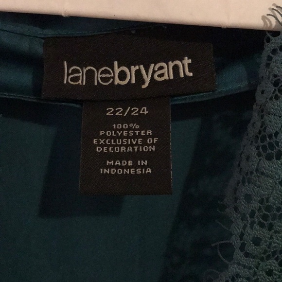 Polyester satiny material blouse w/lace neckline - Picture 4 of 7